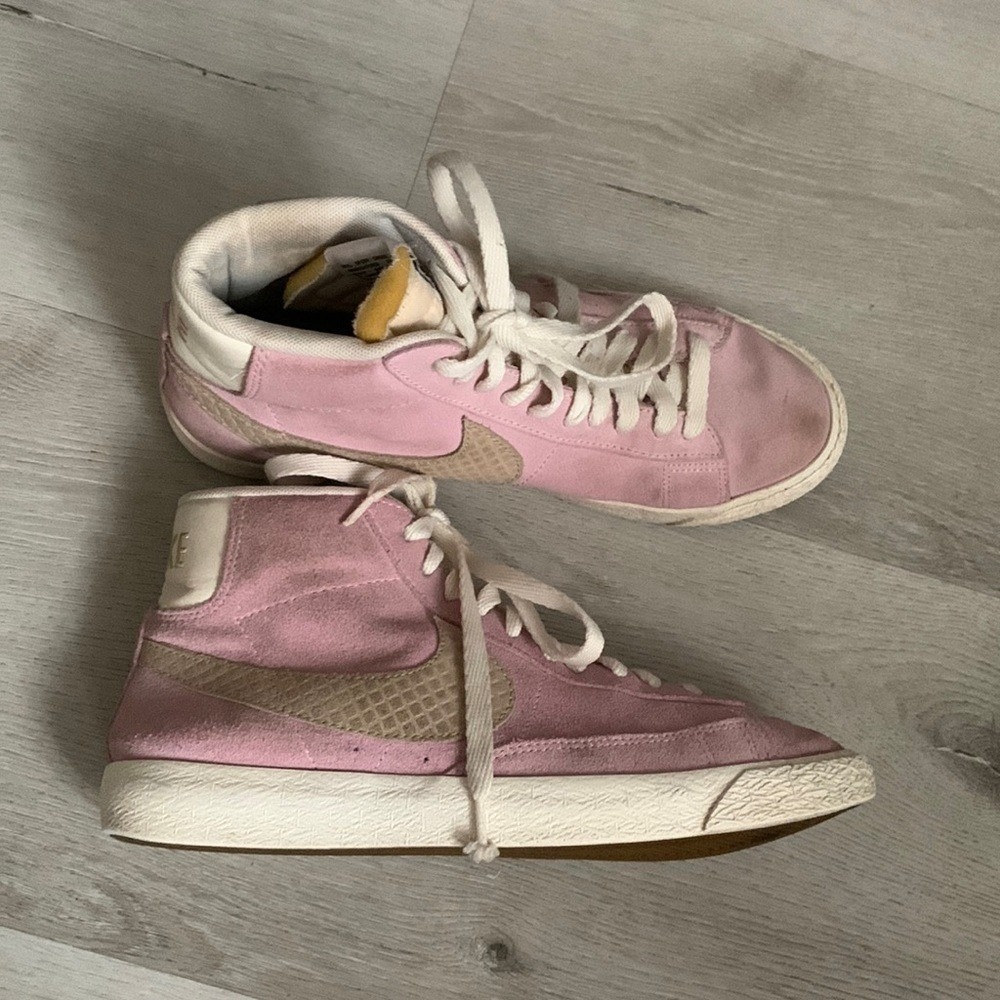 Super Rare!! Nike Blazer Pink‎ Suede Size 7.5